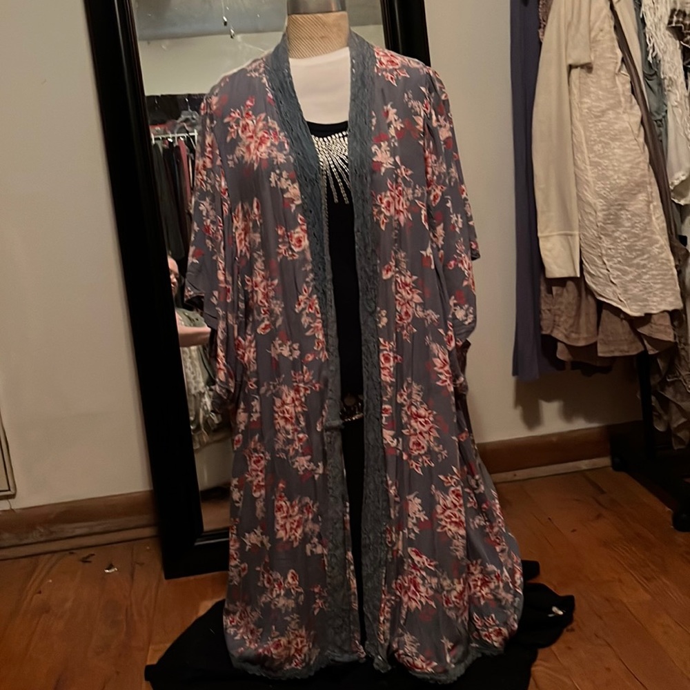 Gray floral and lace kimono from fancy farm girls boutique, medium. Never worn.